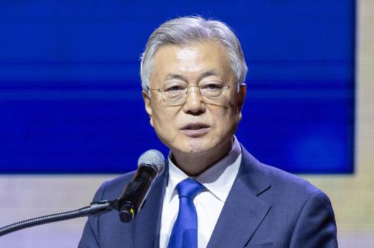 문재인 전 대통령이 1월 6일 오후 경기도 고양시 킨텍스에서 열린 '김대중 전 대통령 탄생 100주년 기념식'에서 축사를 하고 있다. 2024.01.06 [사진=유대길 기자 dbeorlf123@ajunews.com]