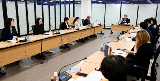 하병필 행정부시장이 17일 시청 나눔회의실에서 열린 '2025년 인천광역시 아동돌봄협의회'에서 인사말을 하고 있다. [사진=인천시]