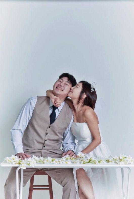 커플열차 참가자 진우씨(왼쪽)와 수양씨의 결혼사진 [사진=코레일관광개발]