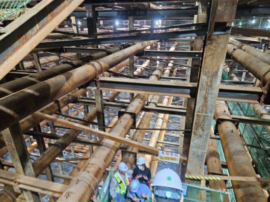 23일 오전 영동대로 지하공간 복합개발사업 지하 암반 굴착 현장. [사진=백소희 기자]