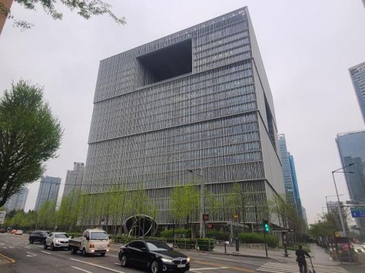 미술관이 있는 아모레퍼시픽 사옥.