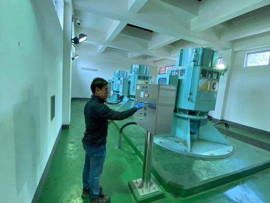 보성군, 집중호우 대비 배수펌프장 시설점검 실시_보성군 시설 전담 관리자와 전문가가 펌프장 시설을 점검하고 있다. [사진=보성군]