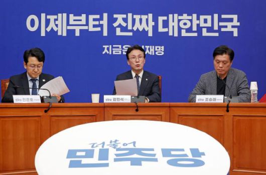 더불어민주당 김민석 상임공동선거대책위원장이 4일 국회에서 열린 기자간담회에서 발언하고 있다. [사진=연합뉴스]