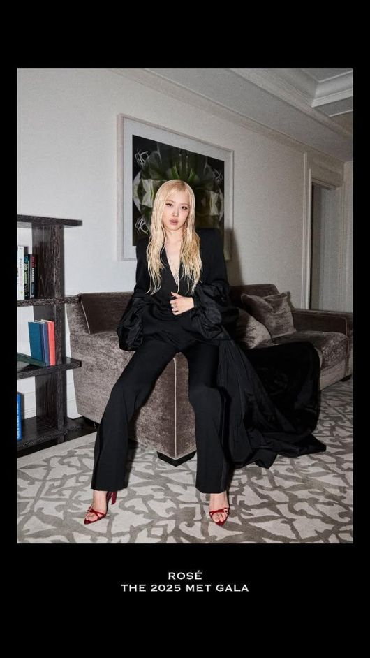 [사진=생로랑 인스타그램 캡처]