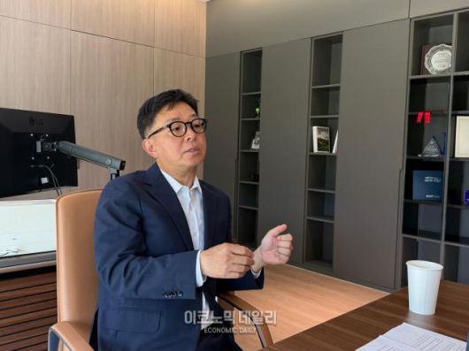 김건수 큐로셀 대표가 림카토 개발 당시를 설명하고 있다.[사진=안서희 기자]