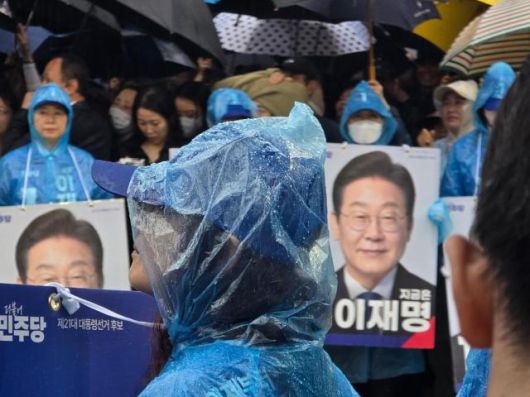 15일 전남 순천 연항동 패션의거리에 이재명 더불어민주당 대표를 지지하는 지역 주민들이 모여 있다. [사진=신진영 기자]