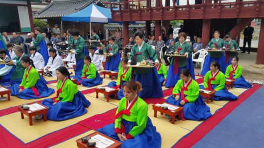 지난해 영월향교 전통 성년례 '어른이 되는 나'. [사진=영월군]