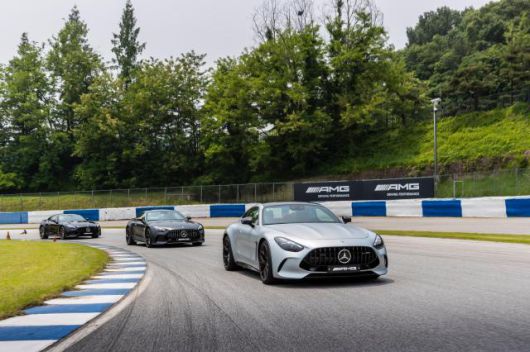 메르세데스-AMG GT 55 4MATIC+.