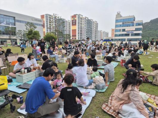 고흥군 ‘고흥아트바캉스 – 어린이 박스자동차 극장’ 행사에 군민 500여 명이 참여했다. [사진=고흥군]