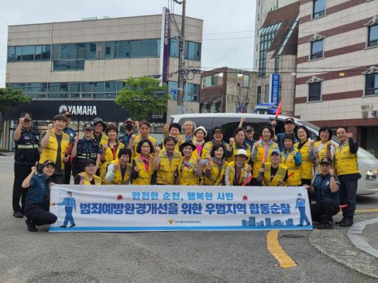 지역주민과 우범지역 합동순찰 사진. [사진=순천경찰서]