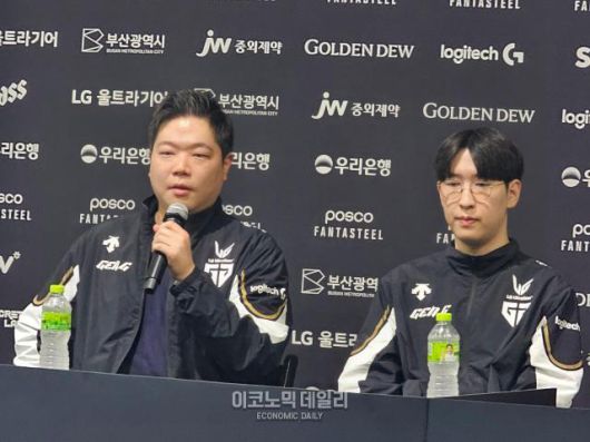 김정수 젠지 감독이 경기 승리 후 기자회견을 진행하고 있다.[사진=선재관 기자]