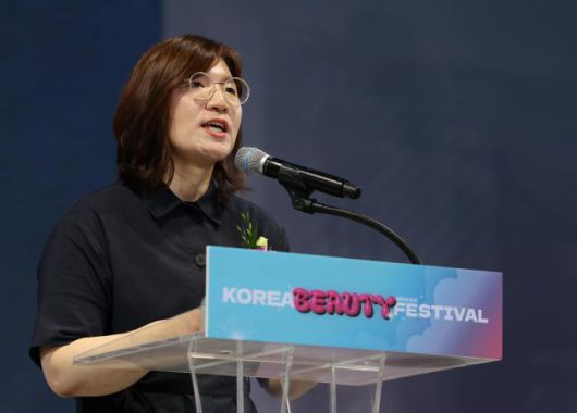 19일 장미란 문화체육관광부 2차관이 동대문디자인플라자(DDP)에서 열린 2025 코리아뷰티페스티벌 개막식에서 개회사를 하고 있다. [사진=문화체육관광부]