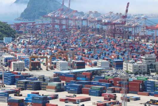 부산항 신선대부두에 컨테이너가 가득 쌓여 있는 모습. [사진=연합뉴스]