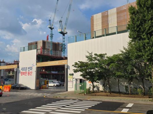 더파크사이드 스위트가 조성 중인 더파크사이드 서울 공사현장. [사진=우주성 기자]