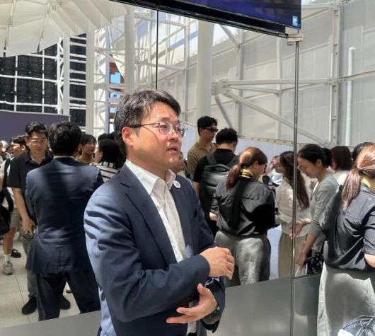 한국관의 박영환 관장이 지난 10일 일본 오사카에서 기자들을 만나 오사카 엑스포 한국관에 대해 설명하고 있다. [사진=박진영 기자]