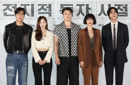 포즈 취하는 '전지적 독자 시점' 출연진 [사진=연합뉴스]