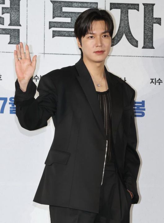 포즈 취하는 이민호 [사진=연합뉴스]