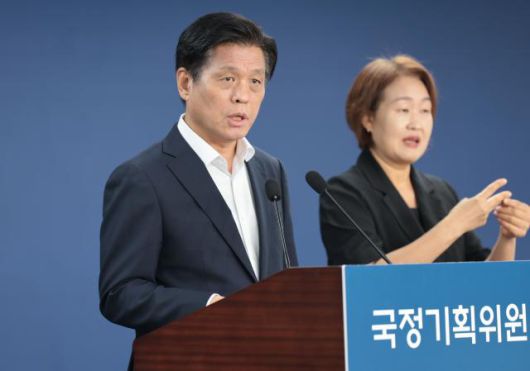 조승래 국정기획위원회 대변인이 18일 서울 종로구 정부서울청사 창성동 별관에서 정례 브리핑을 하고 있다.[사진=연합뉴스]