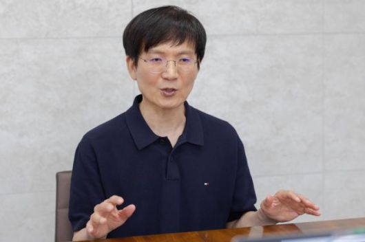 고준석 연세대 상남경영원 교수가 아주경제와 인터뷰를 진행하고 있다. [사진=유대길 기자]