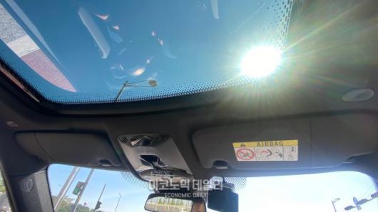 BMW 미니 쿠퍼 파노라믹 글라스 루프[사진=김지영 기자]