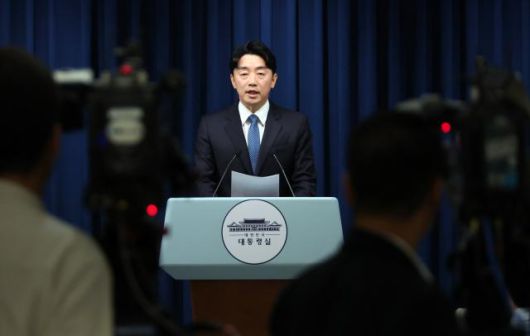 강훈식 대통령비서실장이 9일 서울 용산 대통령실에서 인선 발표를 하고 있다.[사진=연합뉴스]