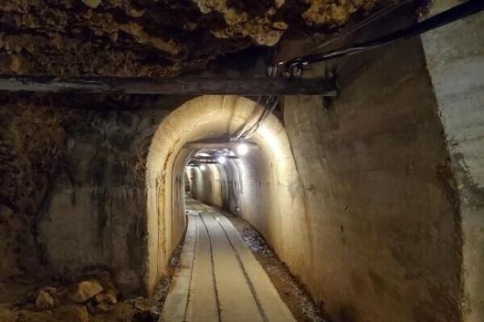 사도광산의 아이카와 금은산에 메이지 시대 이후 건설된 갱도. [사진=연합뉴스]