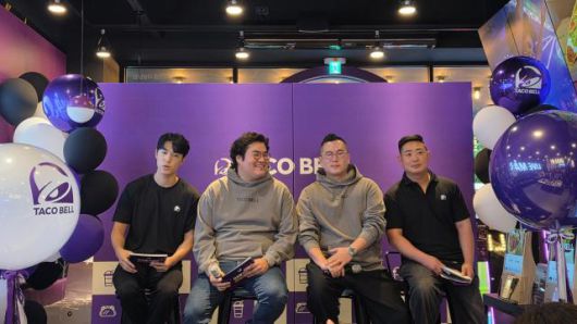 지난 9월 15일 타코벨 더강남 매장에서 열린 ‘타코벨 더강남 오프닝 나이트’ 미디어 행사에서 (왼쪽부터)손승현 KFC코리아 타코벨 마케팅 총괄(CMO), 한종수 KFC코리아 타코벨 총괄 본부장, 신호상 KFC코리아 대표, 전영욱 KFC코리아 R&D센터 팀장이 질문에 답변하고 있다. [사진=김현아 기자]