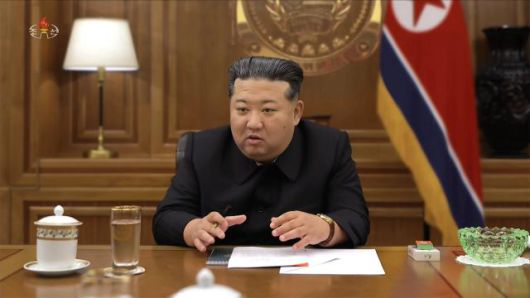 김정은, 핵물질ㆍ핵무기생산 관련 중요협의회 지도  [사진=조선중앙TV화면, 연합뉴스]