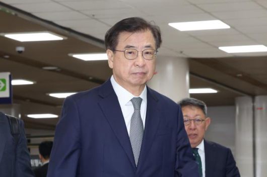 2020년 9월 서해에서 발생한 공무원 피격 사건을 은폐하려 한 혐의로 재판에 넘겨진 서훈 전 청와대 국가안보실장이 5일 서울중앙지법에서 열린 결심 공판에 출석하고 있다.[사진=연합뉴스]