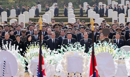 지난 3일 사망한 김영남 전 최고인민회의 상임위원장의 영결식이 지난 5일 김정은 국무위원장이 참석한 가운데 평양 신미리애국열사능에서 진행됐다고 조선중앙통신이 6일 보도했다. 박태성 내각총리가 애도사를 했다. [사진=연합뉴스]