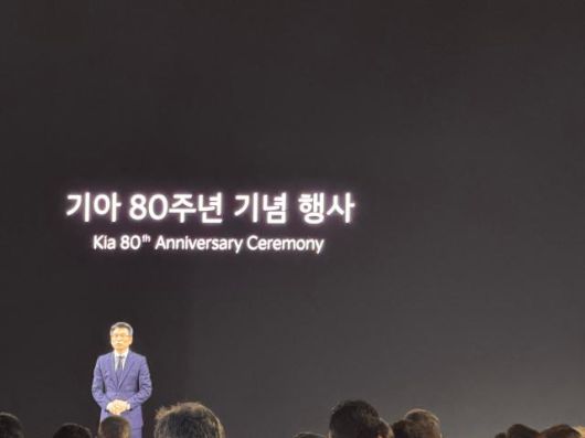 송호성 기아 사장이 5일 경기 용인시 비전스퀘어에서 열린 '기아 80주년 기념행사'에서 인사말을 하고 있다. [사진=이성진 기자]