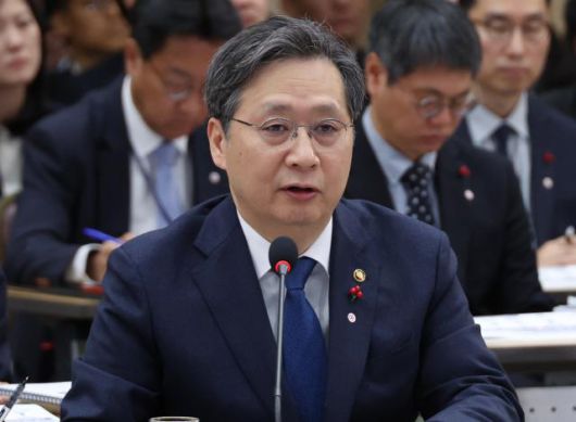 윤영빈 우주항공청장이 12일 세종시 정부세종컨벤션센터에서 열린 과학기술정보통신부ㆍ개인정보보호위원회 업무보고에서 업무보고를 하고 있다. [사진=연합뉴스]