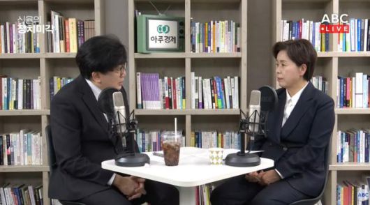 [18일 아주경제 유튜브 채널 '아주ABC'의 시사프로그램 '신율의 정치미각'에 출연한 신율 명지대 교수(좌) 양향자 국민의힘 최고위원(우)]