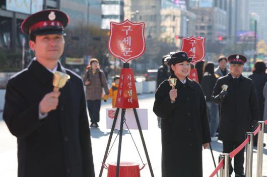 The Salvation Army Korea holds an event to mark the start of its fundraising season at Gwanghwamun Square, Nov. 28, 2025/ Yonhap