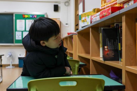 A preliminary enrollment session for first-grade students is underway at Ujang Elementary School in Gangseo-gu, western Seoul, on Jan. 6. AJP Yoo Na-hyun