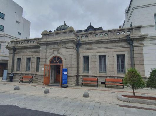 인천개항박물관. 개항 당시 인천의 유일한 금융기관이었던 옛 일본 제1은행 지점을 개조해 만들었다. [사진=우주성 기자]