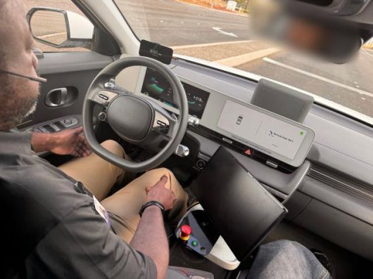 사람의 개입 없이 주행 중인 모셔널 로보택시 [사진=이성진 기자]