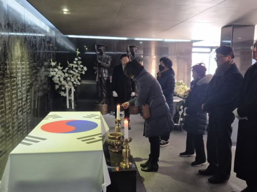 고 심정민 공군 소령의 순직 4주기 추모식이 지난 11일 고인의 모교인 대구 능인고등학교와 사고 발생지인 수원시 충혼탑에서 고 심 소령의 애민정신과 희생정신을 기리며 각각 거행됐다. [사진=심정민 소령 추모 사업회 제공]