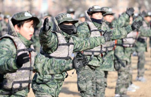 Participants take part in training during the 2026 Winter Marine Corps Camp at the 1st Marine Division in Pohang, North Gyeongsang Province, on Jan. 13, 2026. Yonhap