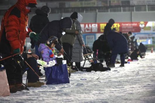 Visitors try ice fishing at night at the Hwacheon Sancheoneo Ice Festival in Hwacheon, Gangwon Province. Jan. 12, 2026. AJP Han Jun-gu