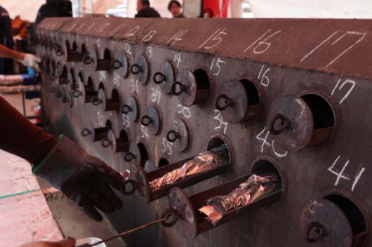 Mountain trout wrapped in foil are grilled in roasting containers at the Hwacheon Sancheoneo Ice Festival in Hwacheon, Gangwon Province. Jan. 12, 2026. AJP Han Jun-gu