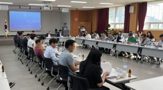 화성특례시가 지난해 8월 봉담기업인협의회 월례회의에서 찾아가는 지방규제 신고센터_를 운영하고 있다. [사진=화성시]