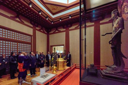 South Korean President Lee Jae Myung and Japanese Prime Minister Takaichi Sanae tour Horyu-ji Temple, a major cultural heritage site in Nara Prefecture, Japan, on Jan. 14, 2026. Yonhap