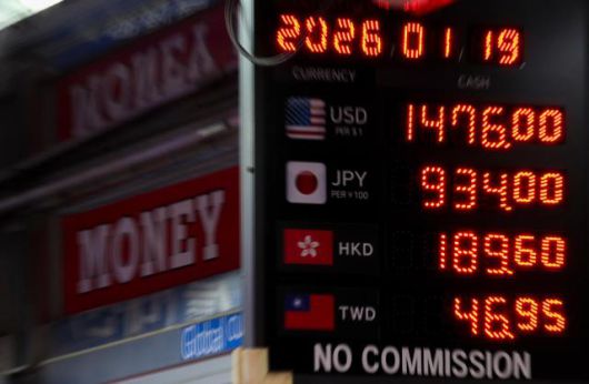 Foreign exchange rates are posted at a currency exchange booth in Myeongdong, Seoul, on Jan. 19. AJP Yoo Na-hyun