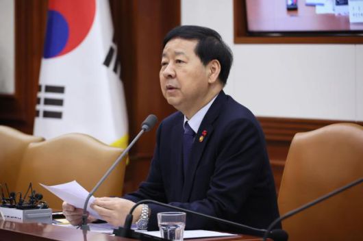 Deputy Prime Minister and Minister of Economy and Finance Koo Yun-cheol speaks during a ministerial meeting on economic affairs at the Government Complex Seoul in Jongno-gu on Jan. 21. Yonhap.