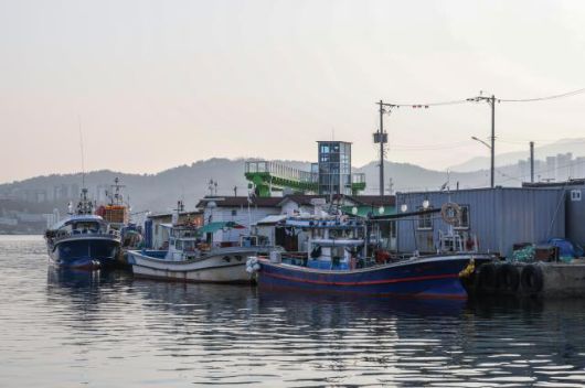 A view of the dock in Abai Village, Sokcho, Gangwon State, on Jan. 17. AJP Yoo Na-hyun