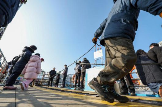 A gaetbae ferry moves in Abai Village, Sokcho, Gangwon State, on Jan. 17. 2026. AJP Yoo Na-hyun