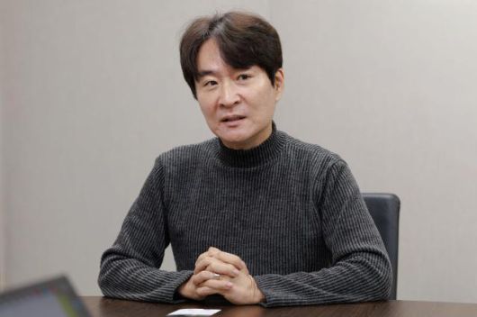 서원석 한국관광학회장 겸 경희대 호텔관광대학장이 지난 15일 경희대학교 호텔관광대학장실에서 본지와 인터뷰하고 있다. [사진=유대길 기자 dbeorlf123@ajunews.com]