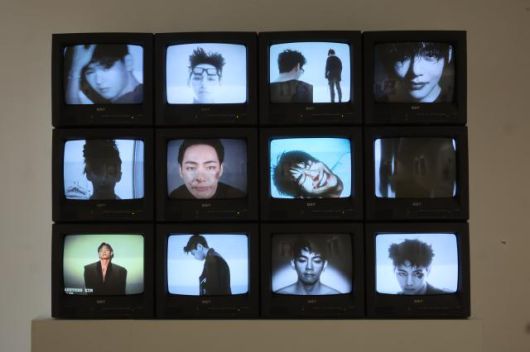 Videos of V play at "V TYPE 非: ON-SITE IN SEOUL" held at Frieze Seoul in Jung-gu, Seoul, on Jan. 22, 2026. AJP Han Jun-gu