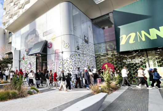 Visitors que in line in front of the Olive Young N store located in Seongsu/ Courtesy of Olive Young